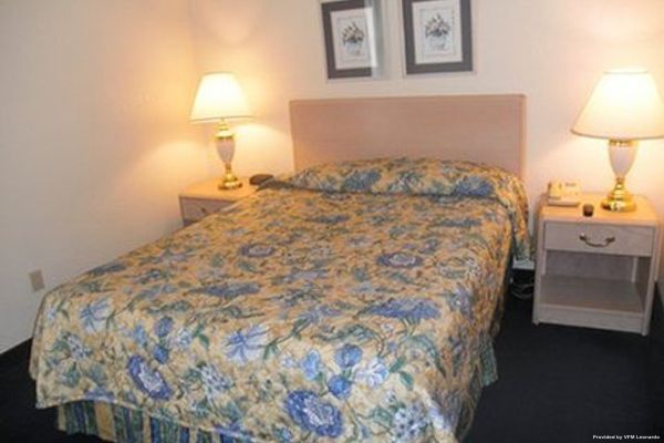 Lees Inn And Suites Evansville